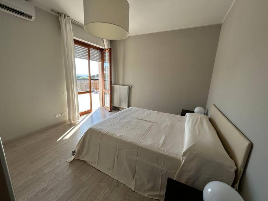-Penthouse Con Terrazza Panoramica -Free Parking- Leilighet Carrara Eksteriør bilde
