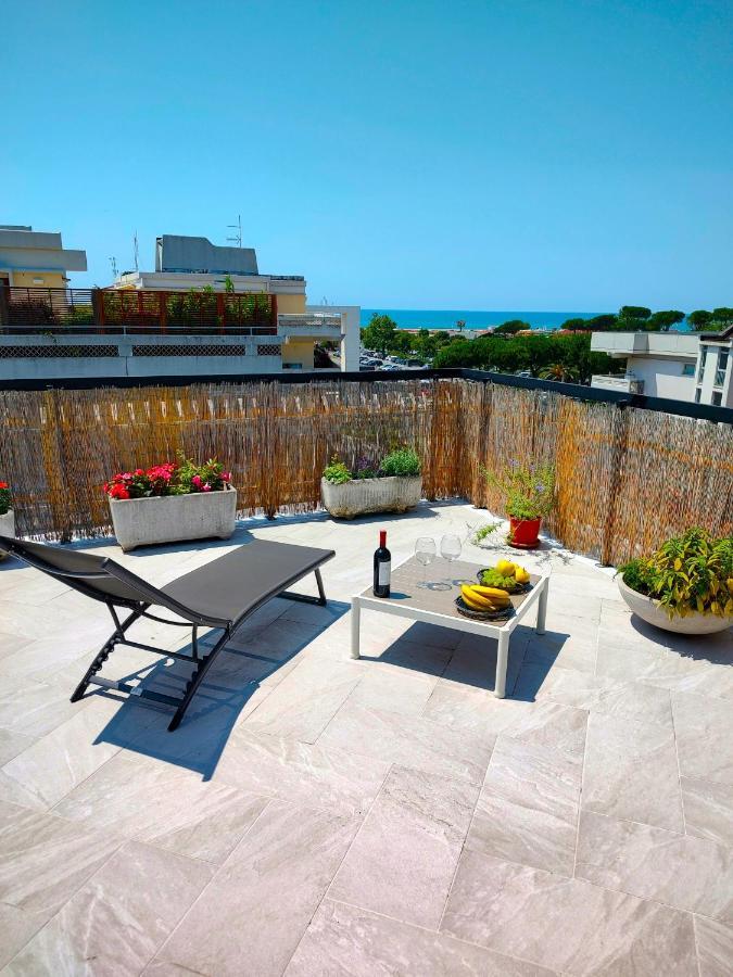 -Penthouse Con Terrazza Panoramica -Free Parking- Leilighet Carrara Eksteriør bilde