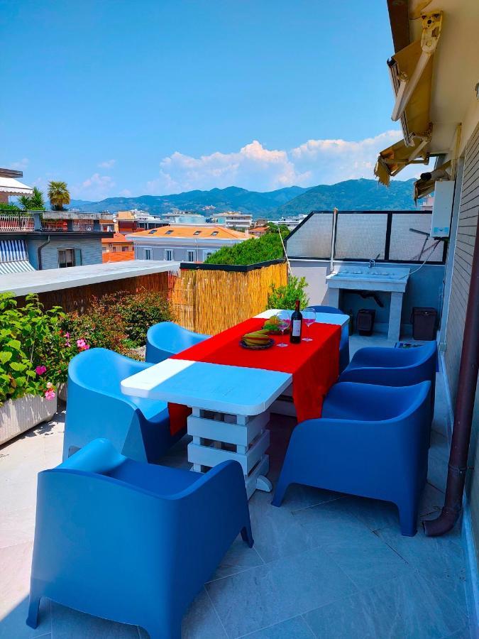 -Penthouse Con Terrazza Panoramica -Free Parking- Leilighet Carrara Eksteriør bilde