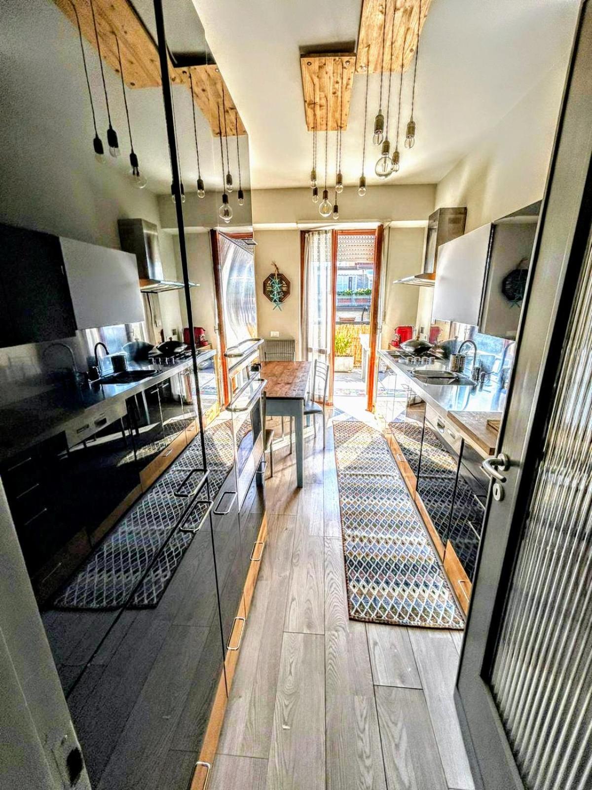 -Penthouse Con Terrazza Panoramica -Free Parking- Leilighet Carrara Eksteriør bilde