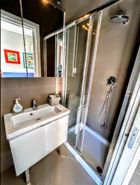 -Penthouse Con Terrazza Panoramica -Free Parking- Leilighet Carrara Eksteriør bilde